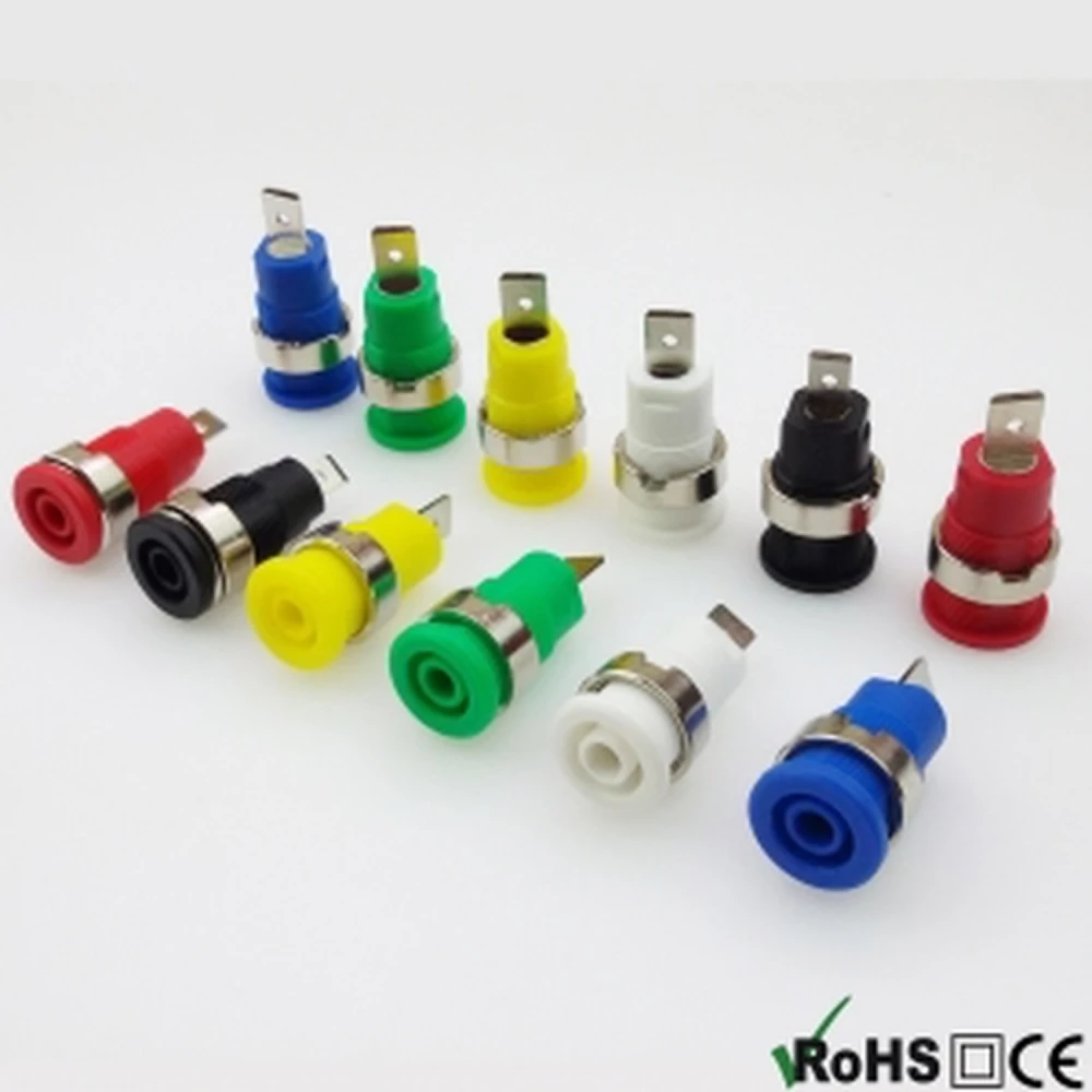 BS4302 pakke 2 4mm hunstik rød-sort til paneler