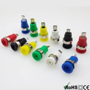 BS4302 pakke 2 4mm hunstik rød-sort til paneler