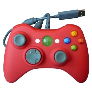 Rød kompatibel Xbox 360-controller med kabel for maksimal komfort og kontrol